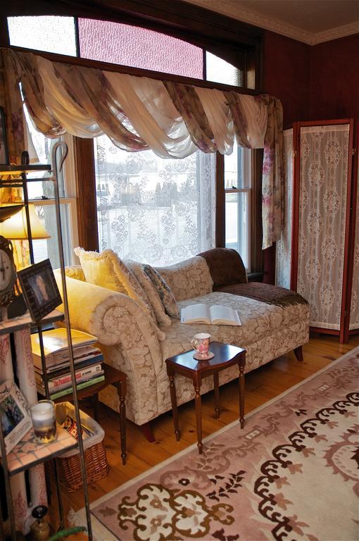 Bondy House Bed & Breakfast Amherstburg Eksteriør billede
