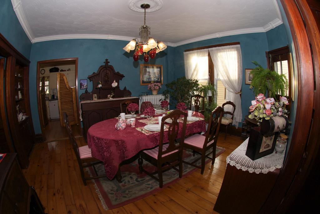 Bondy House Bed & Breakfast Amherstburg Eksteriør billede