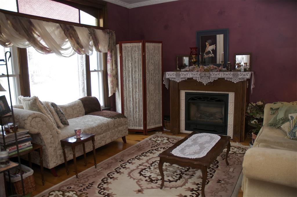 Bondy House Bed & Breakfast Amherstburg Eksteriør billede