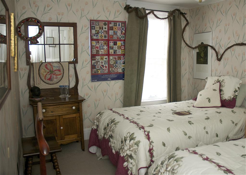Bondy House Bed & Breakfast Amherstburg Eksteriør billede