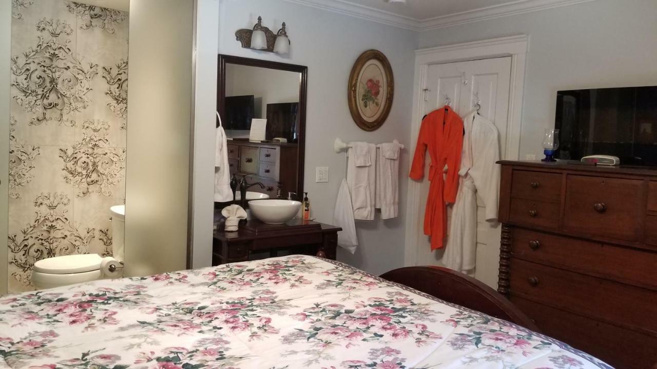 Bondy House Bed & Breakfast Amherstburg Eksteriør billede